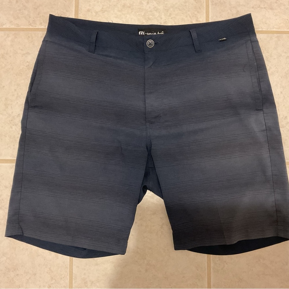 Travis Mathew Shorts size 38